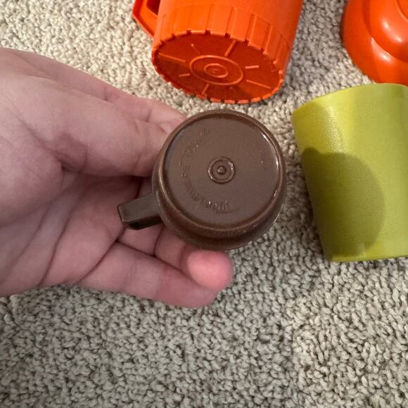 Vintage Tupperware Mini Toy Set 4 Pieces Pitcher 2 Cups 1 Bowl Harvest Color 70s - Picture 7 of 11